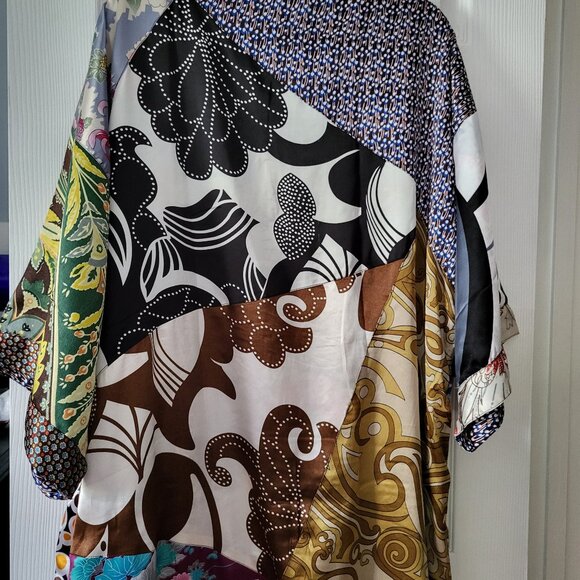 Sacred Threads Reversable Robe - Picture 3 of 7